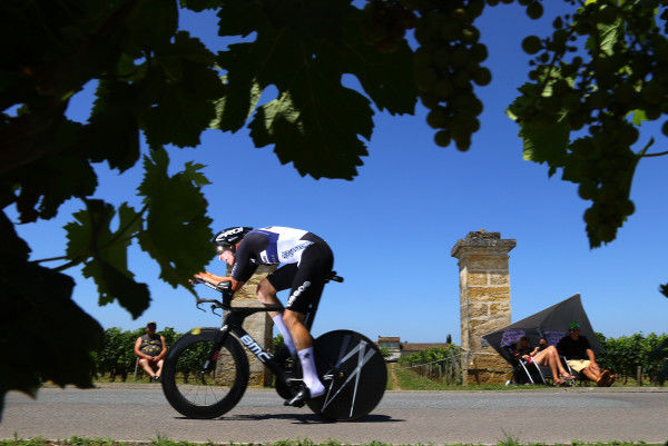 Walscheid delivers strong performance as Henao battles through the pain on stage 20 of Le Tour France