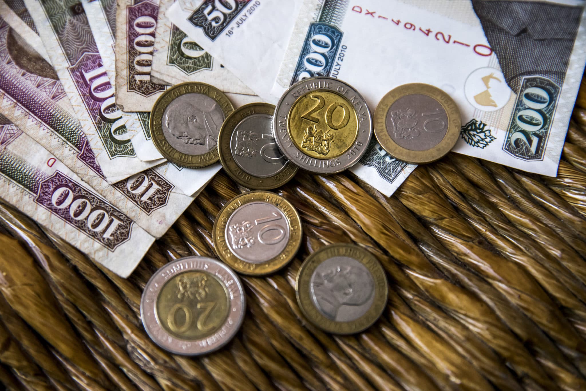 Лет какая валюта. Валюты. Валюта Кении. Банковское дело Кении. Kenyan shilling currency Bundle.