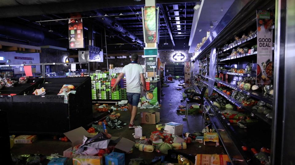 South African crowds rampage overnight, defying calls for end to violence, looting