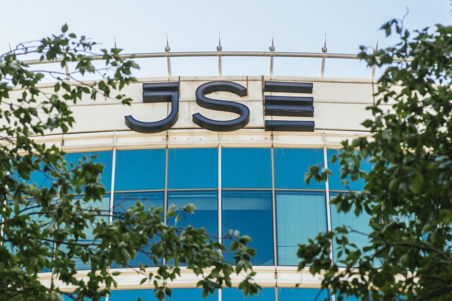 Bearish Pressure Drags JSE All Share as Global Tech Rout