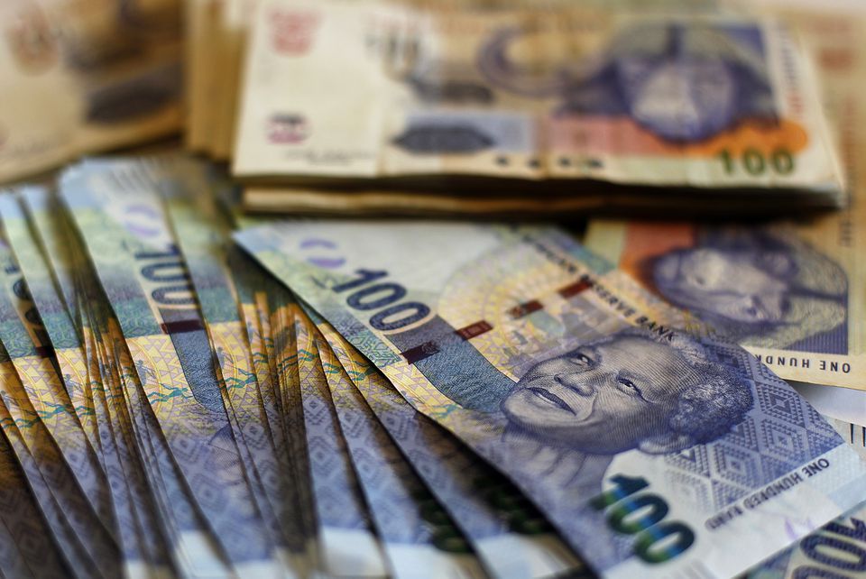 South African Rand Weakens As Dollar Firms Amid Economic Uncertainty 