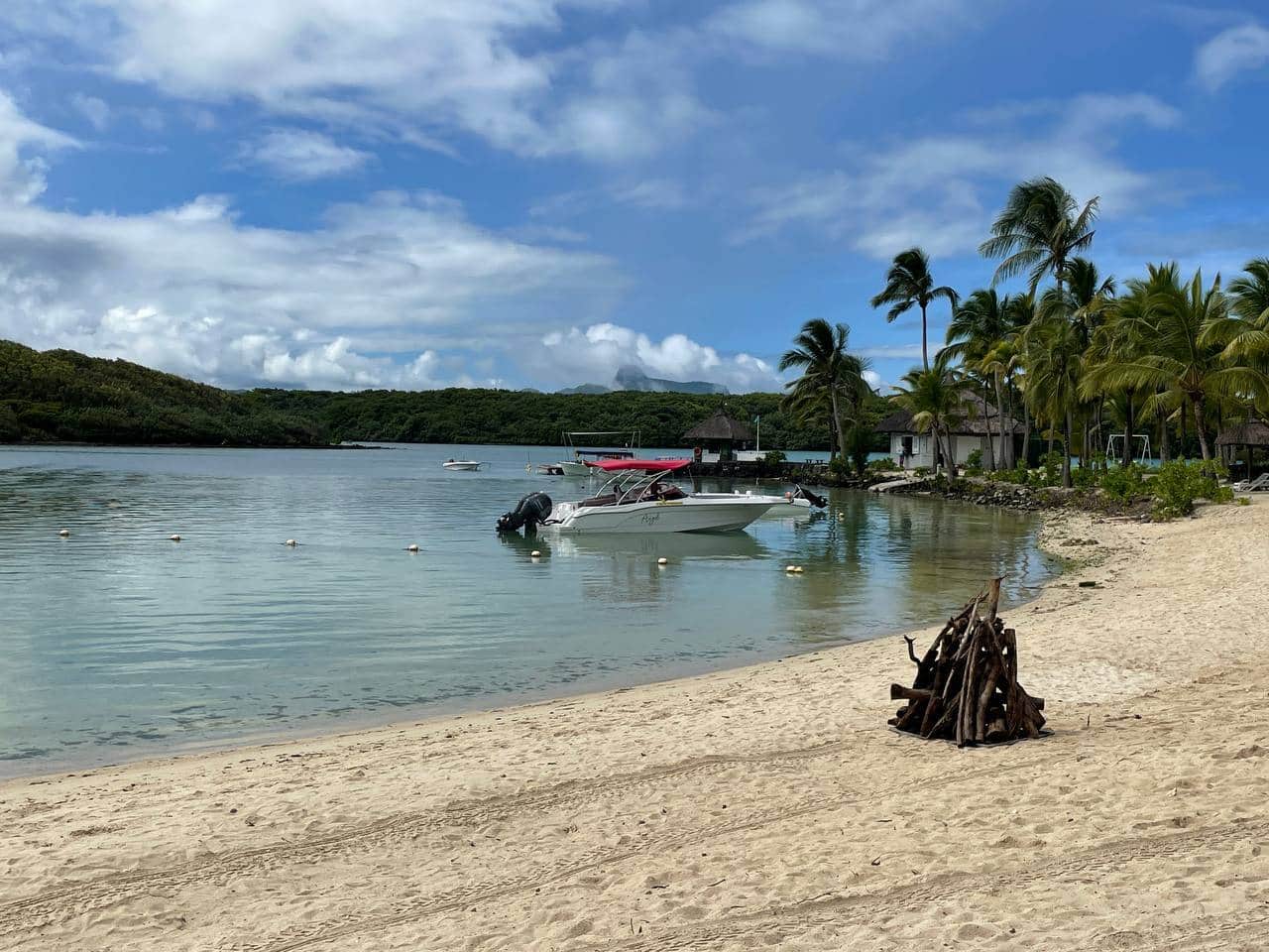 Mauritius halts flights, shuts stock exchange as cyclone Freddy approaches