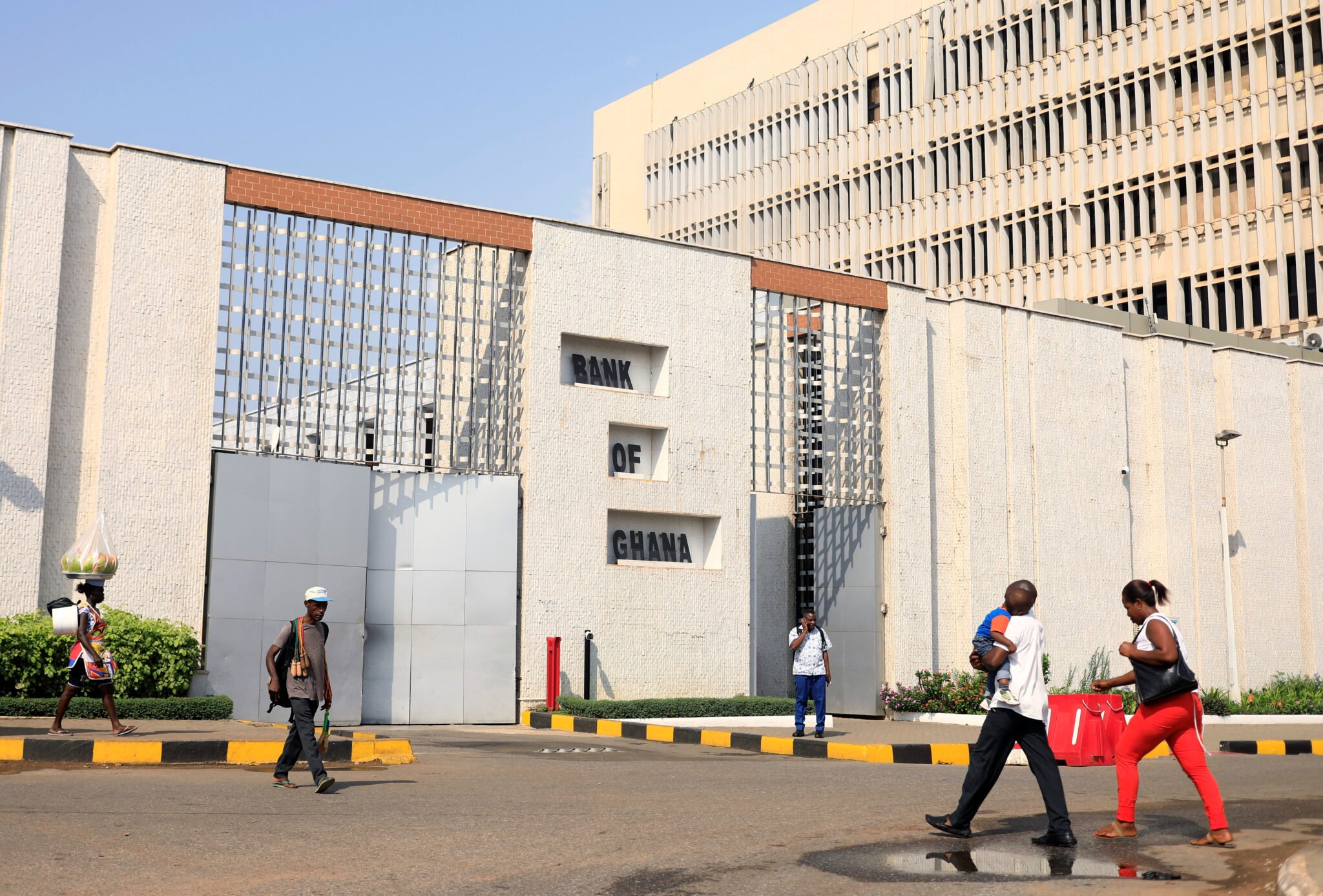 Bank of Ghana keeps main rate unchanged over inflation concerns
