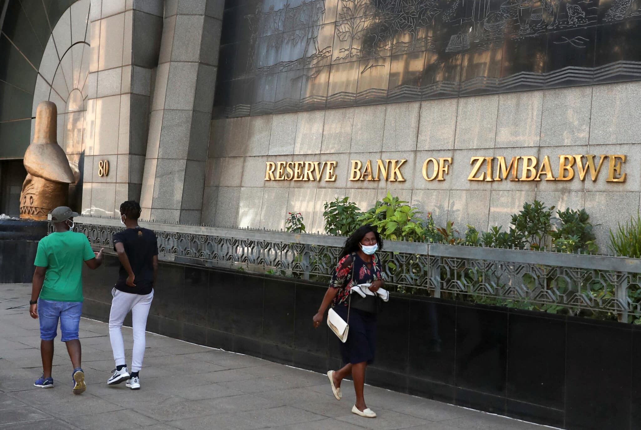 Zimbabwe pounces on illicit forex dealers ahead of new currency debut