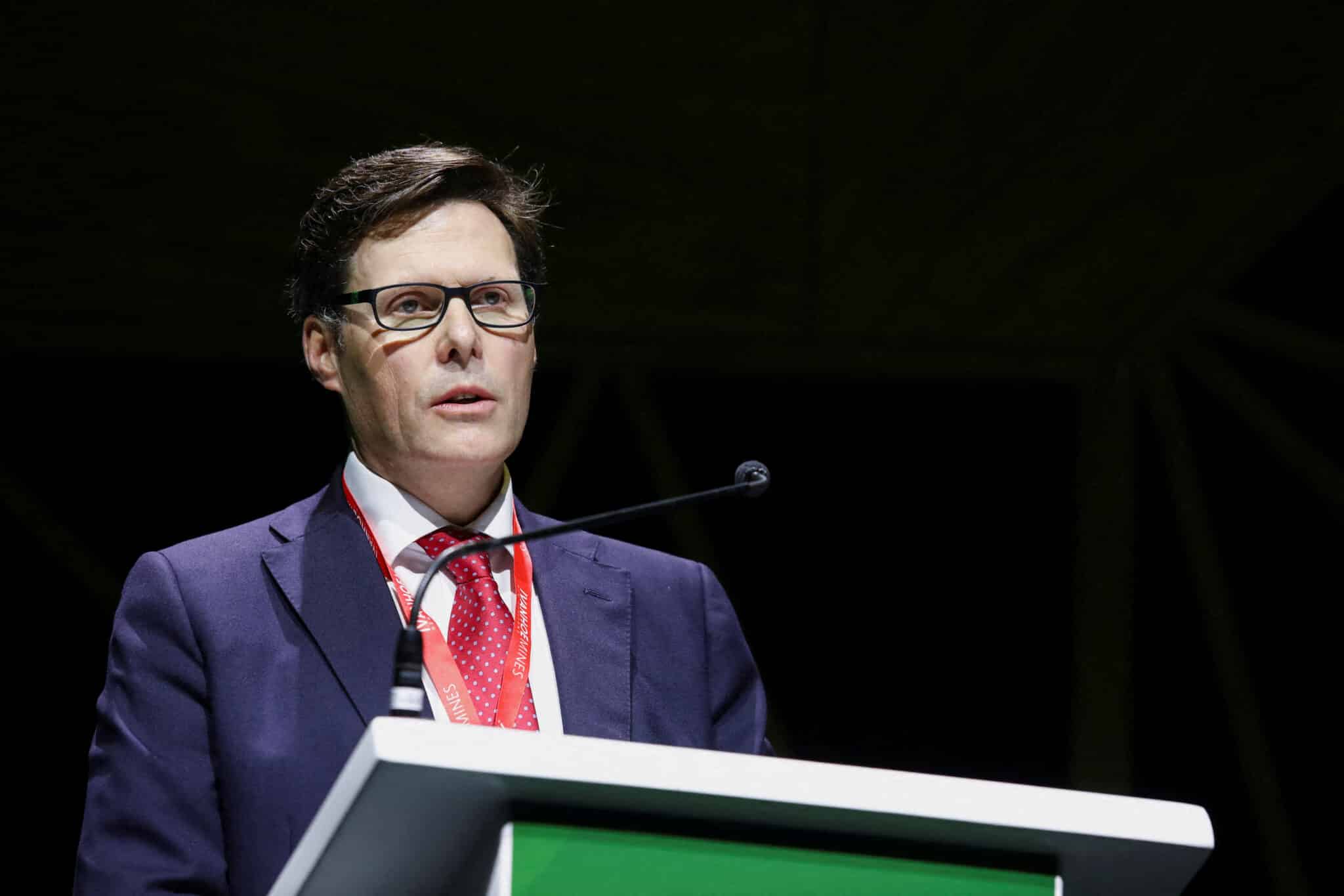 Anglo CEO meets S.Africa mines minister after BHP’s takeover proposal