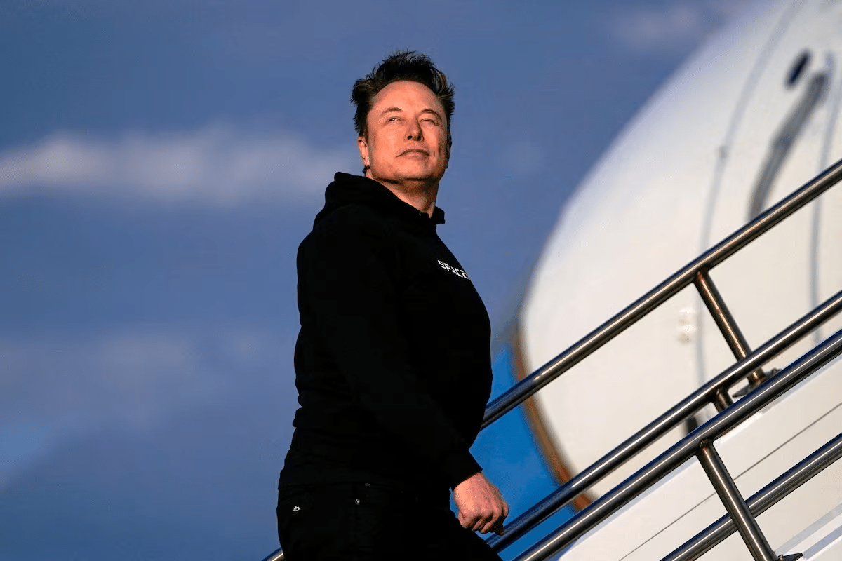 Elon Musk becomes first person worth $700 billion following pay package  ruling - CNBC Africa